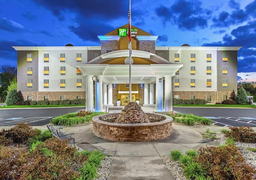 Holiday Inn Express & Suites Morristown by IHG
