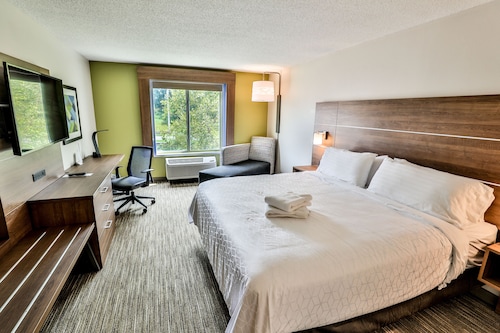 Holiday Inn Express & Suites Dickson by IHG