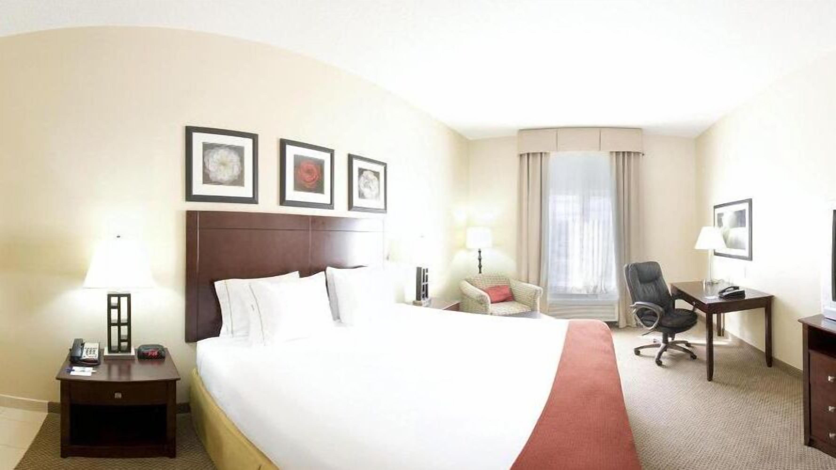 1 bedroom, in-room safe, desk, iron/ironing board