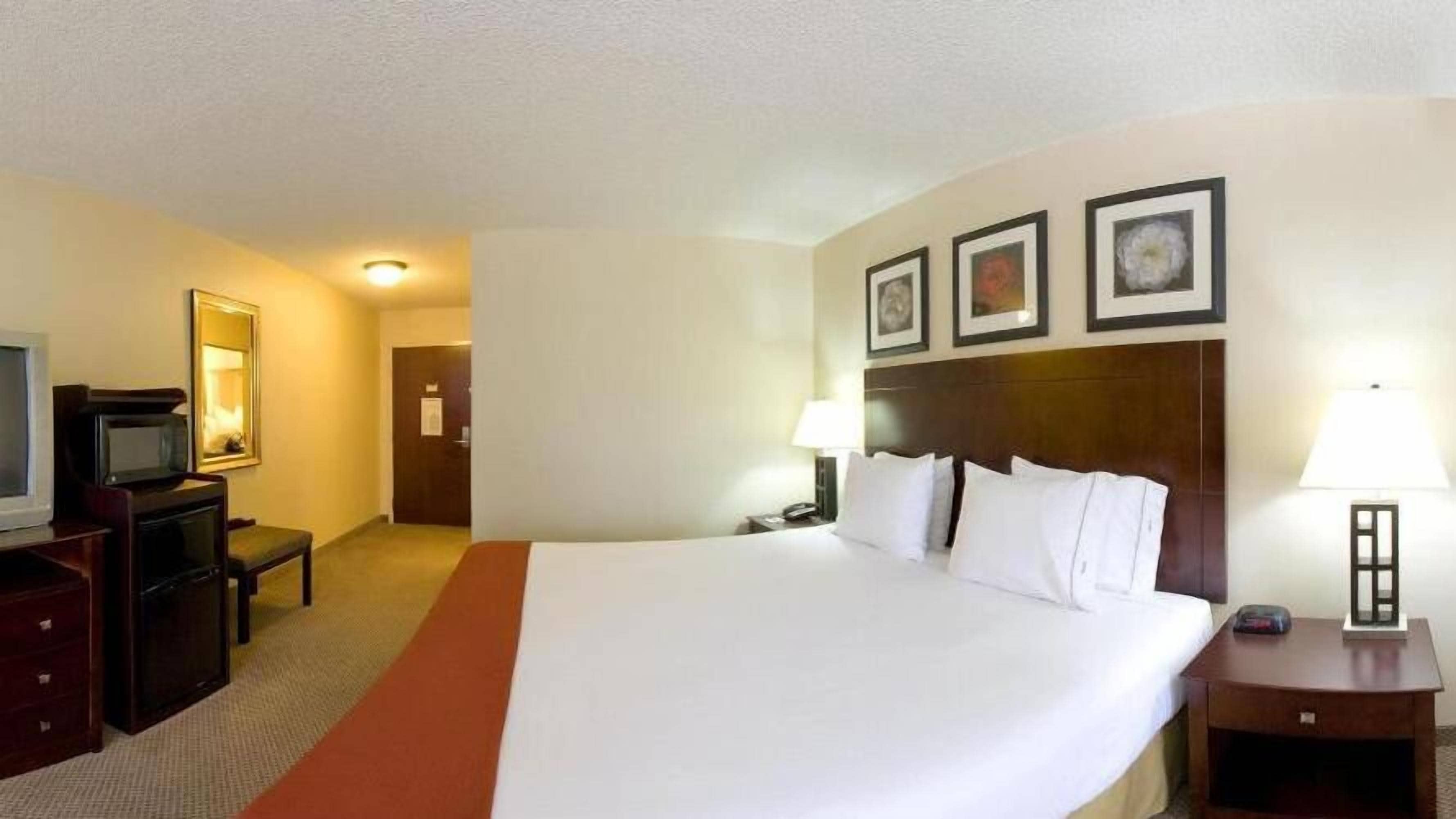 1 bedroom, in-room safe, desk, iron/ironing board