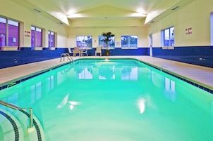 Una piscina cubierta
