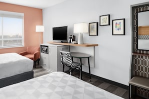 Standard Room, Multiple Beds | Room amenity