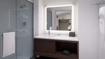 Combined shower/tub, free toiletries, hair dryer, towels