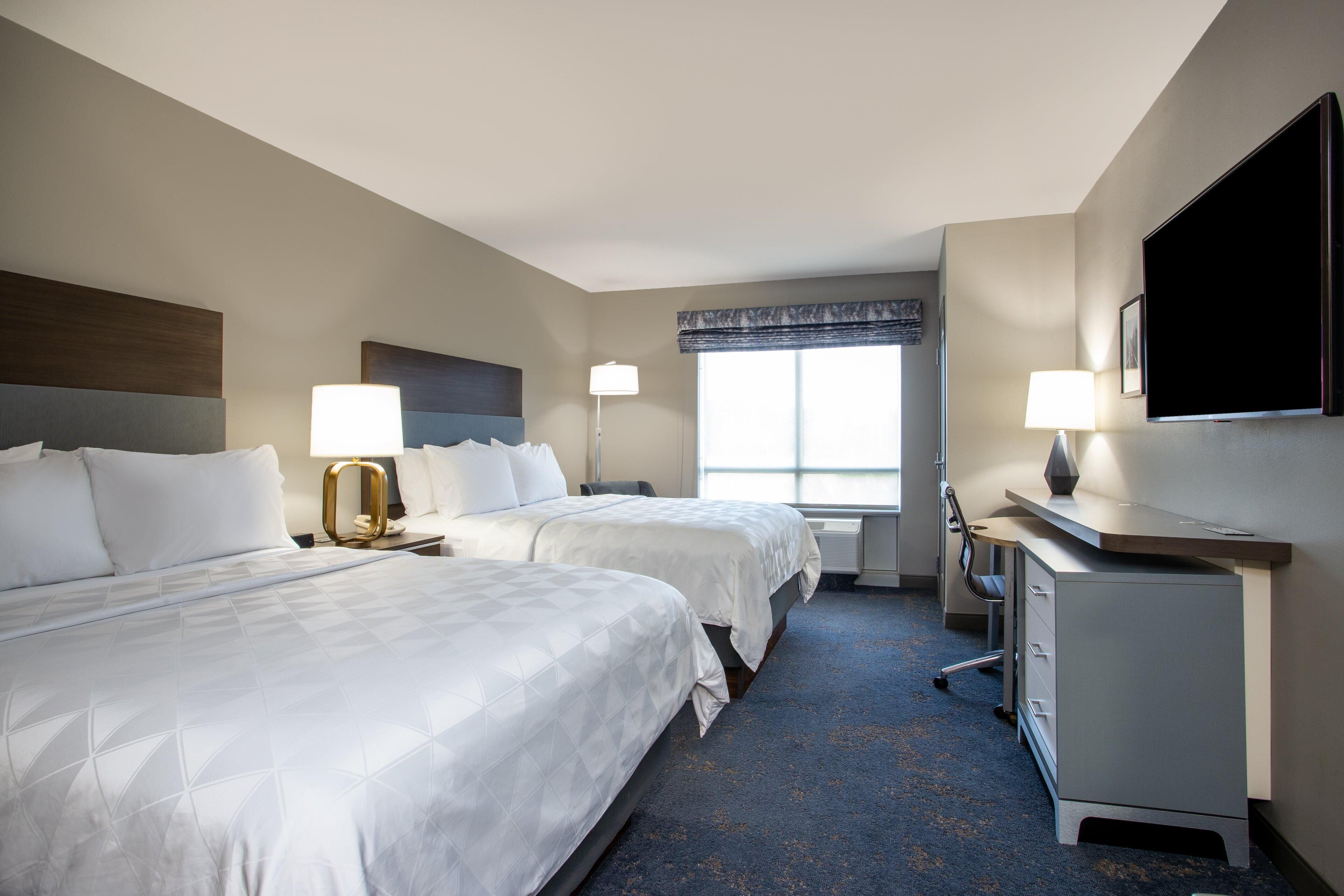 Premium bedding, in-room safe, desk, iron/ironing board