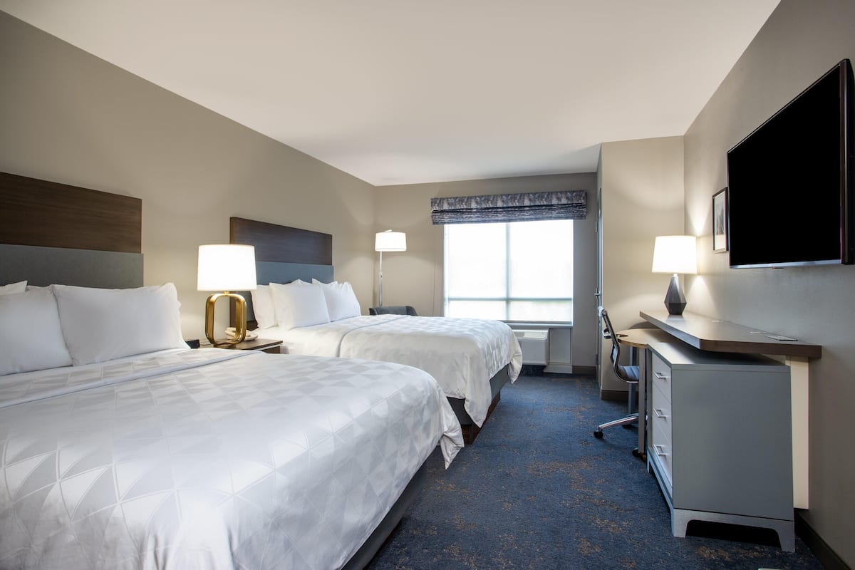 Premium bedding, in-room safe, desk, iron/ironing board