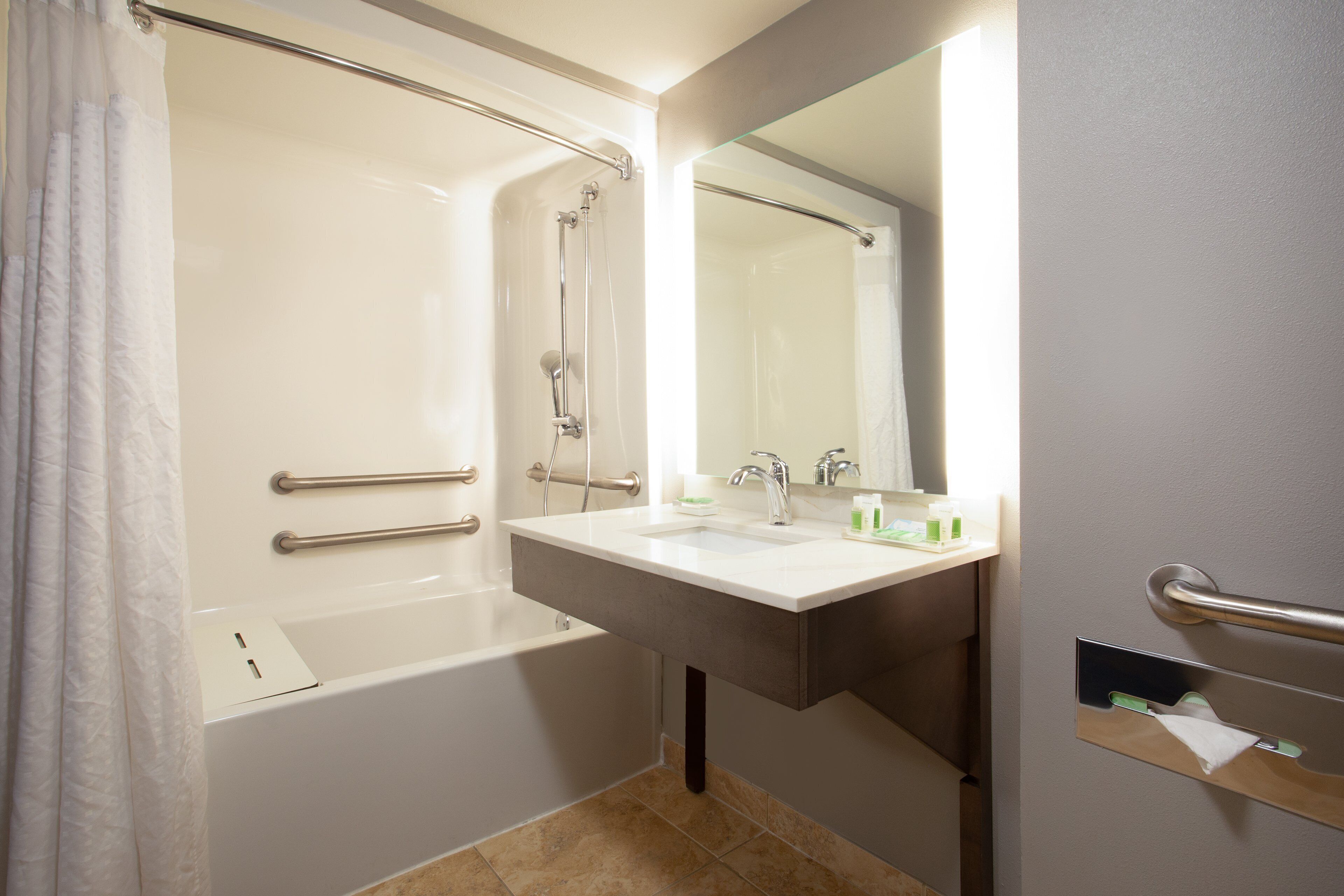 combined shower/bathtub, free toiletries, hair dryer, towels