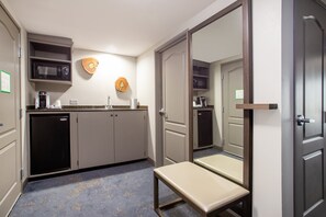 套房, 1 间卧室 | 高档床上用品、客房内保险箱、办公桌、熨斗/熨衣板