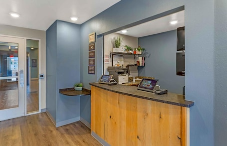 Lobby. Extended Stay America Select Suites - Las Cruces