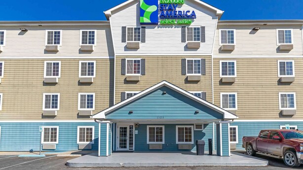 A multi-story hotel with a blue entrance and a sign for Stay America Select Suites. - Extended Stay America Select Suites - Laredo (Laredo)