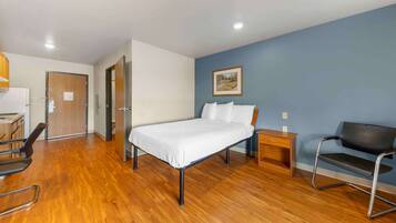 Desk, laptop workspace, iron/ironing board, free WiFi