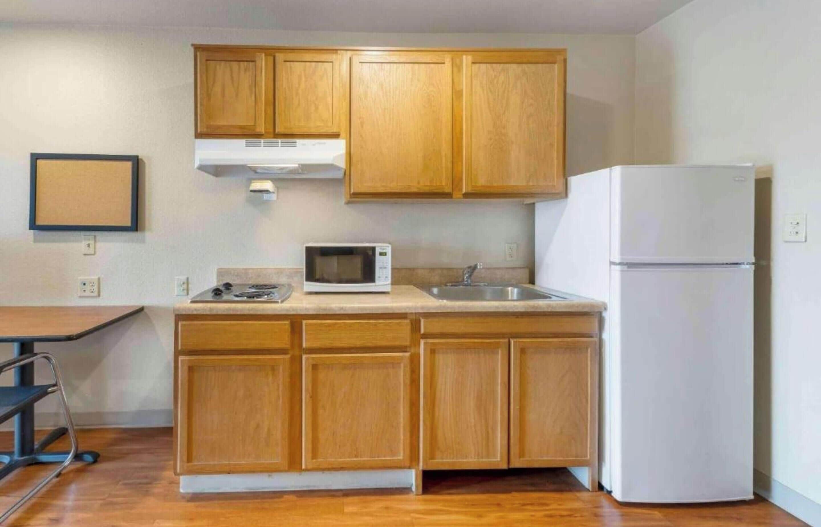 Desk, laptop workspace, iron/ironing board, free WiFi