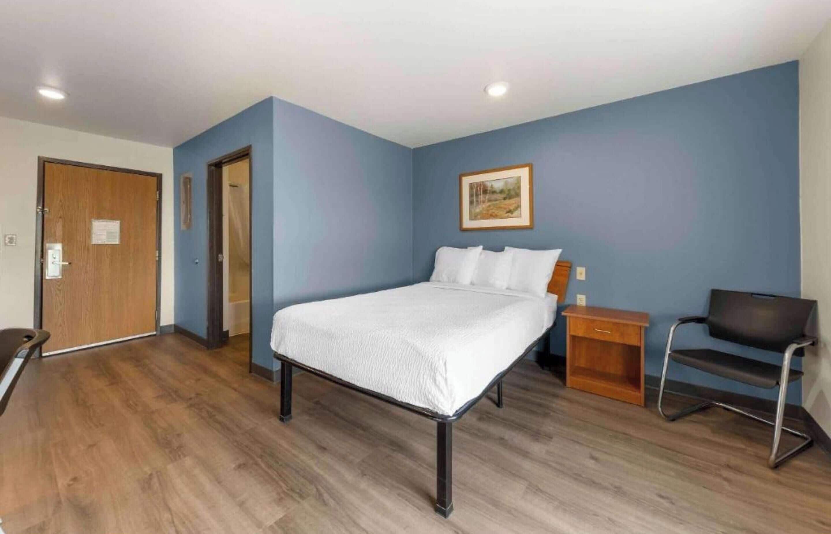 Desk, laptop workspace, iron/ironing board, free WiFi