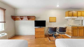 Desk, laptop workspace, iron/ironing board, free WiFi