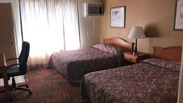 Meja kerja, setrika/meja setrika, Wi-Fi gratis, dan seprai linen