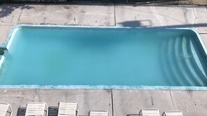 Seasonal outdoor pool - La Fontana Motel (Seaside Heights)