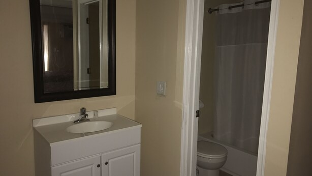 Desk, iron/ironing board (on request), free WiFi, bed sheets - La Fontana Motel (Seaside Heights)