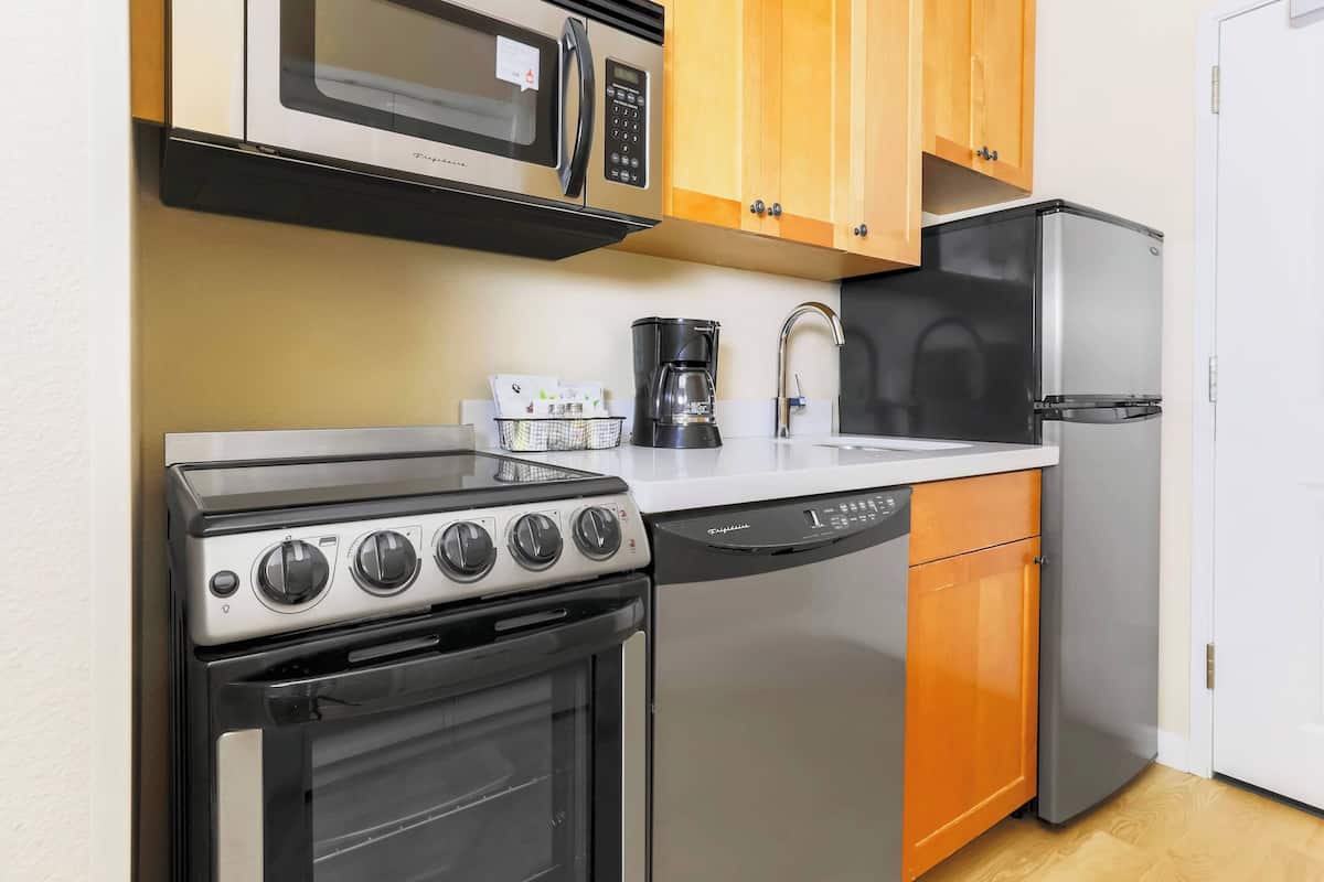 suite, 1 bedroom, non smoking | premium bedding, laptop workspace, iron/ironing board