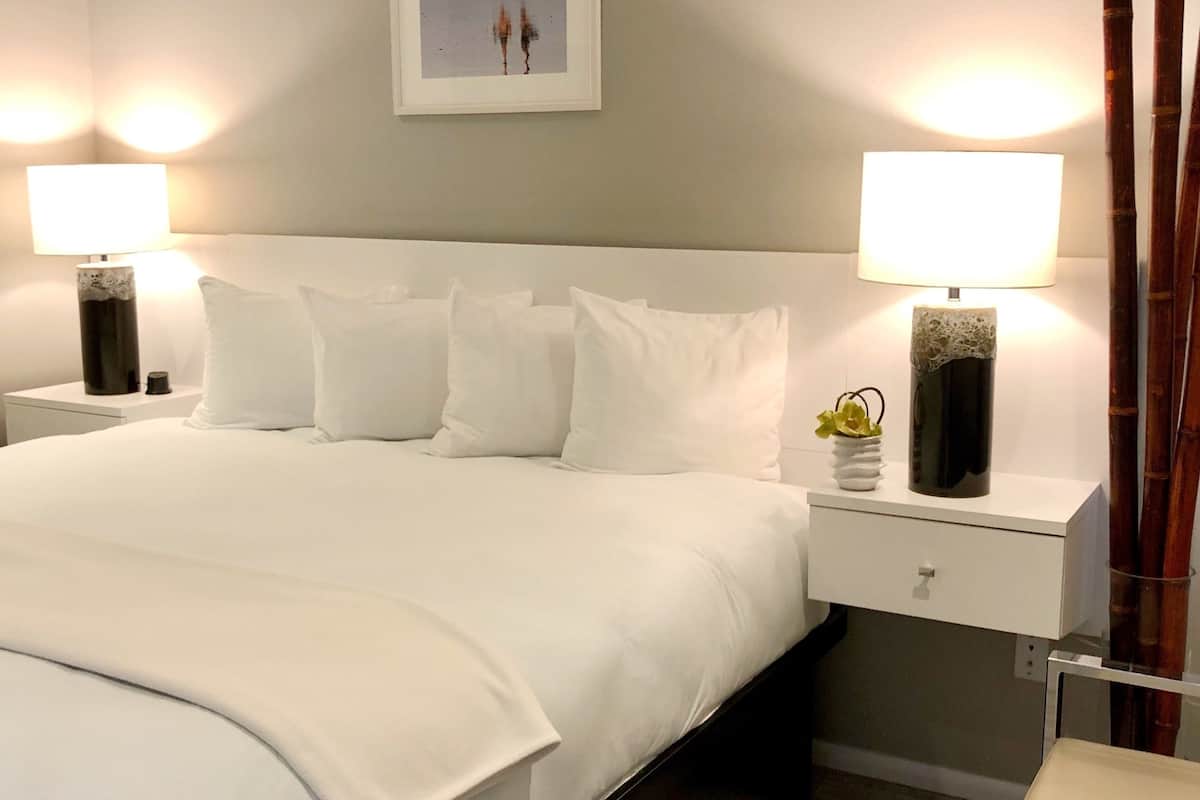 Orient Suite (Non-Pet-Friendly) | Premium bedding, down comforters, pillowtop beds, minibar
