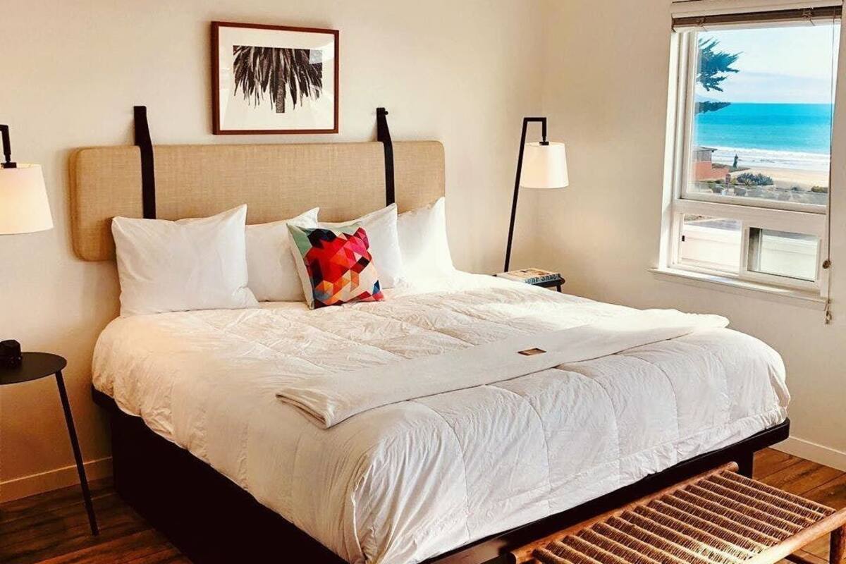 Urban Suite (Non-Pet-Friendly) | Premium bedding, down comforters, pillowtop beds, minibar