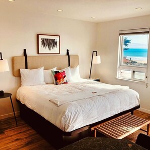 Urban Suite (Non-Pet-Friendly) | Premium bedding, down comforters, pillowtop beds, minibar