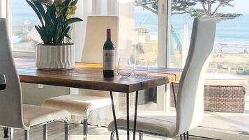 Orient Suite (Non-Pet-Friendly) | Premium bedding, down comforters, pillowtop beds, minibar