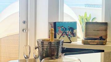 Urban Suite (Non-Pet-Friendly) | Premium bedding, down comforters, pillowtop beds, minibar