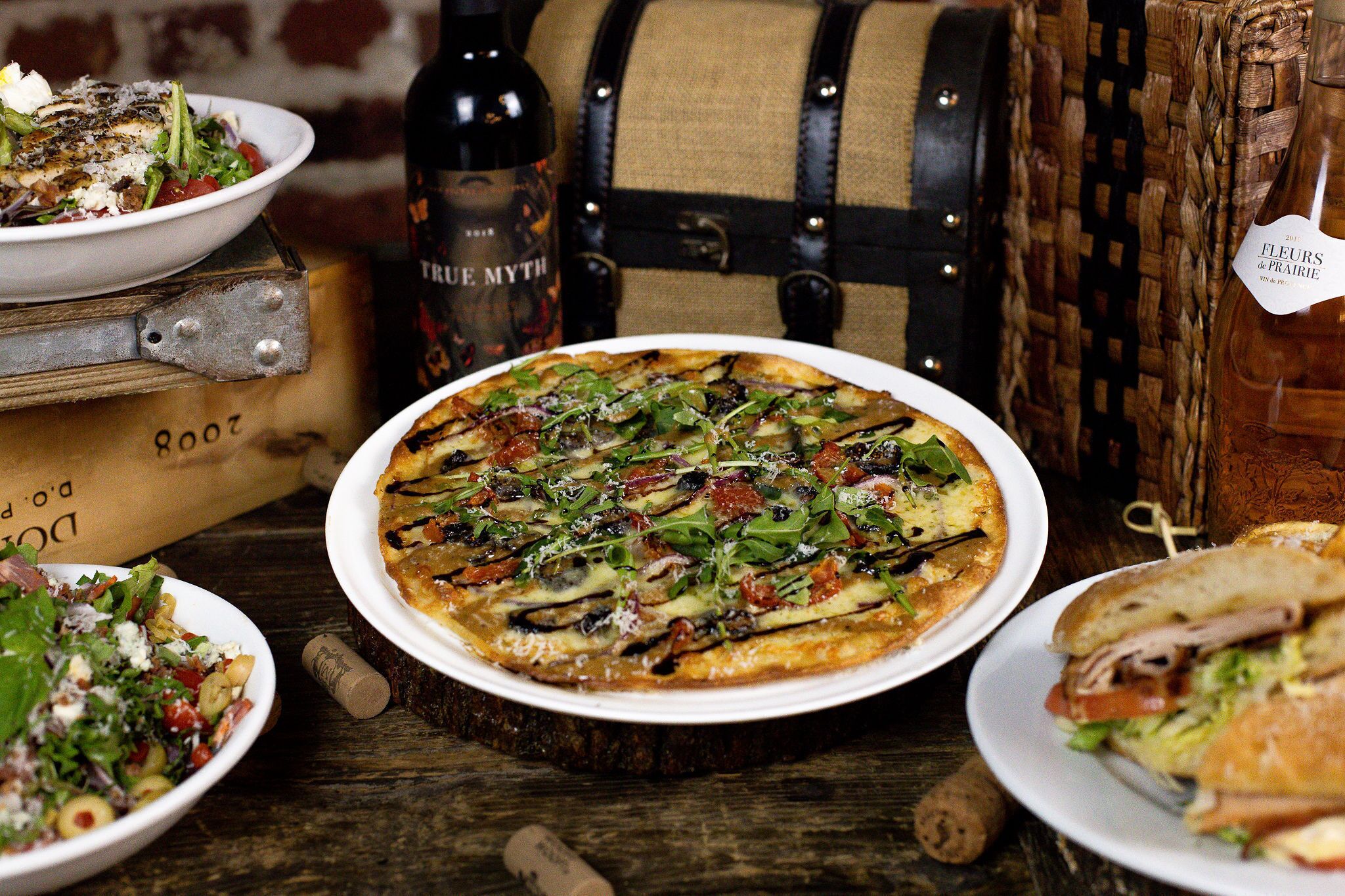 2 restaurants, lunch, dinner served; italian cuisine