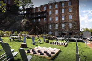 Terrace/patio - Craddock Terry Hotel, Lynchburg, a Tribute Portfolio Hotel (Lynchburg)