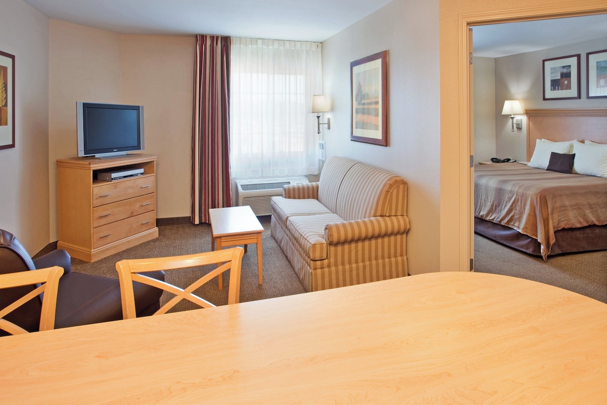 In-room safe, desk, iron/ironing board, cribs (free)