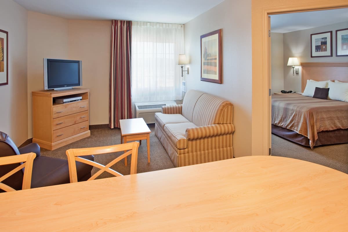 1 bedroom, in-room safe, desk, iron/ironing board