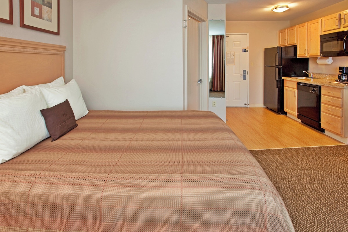 In-room safe, desk, iron/ironing board, cribs (free)