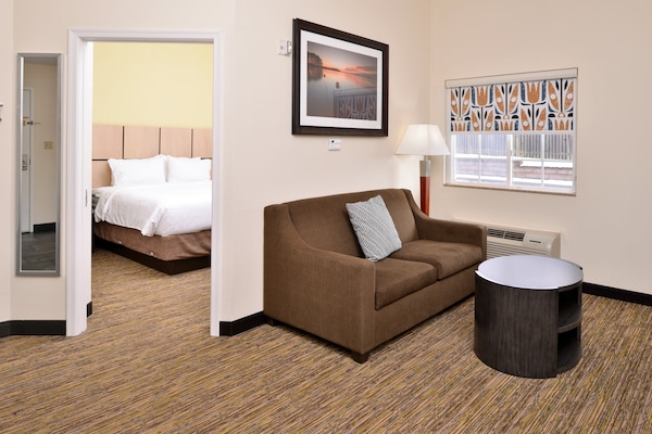 Studio Suite, 1 Bedroom | In-room safe, desk, laptop workspace, blackout drapes