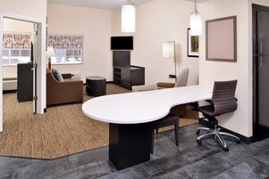 Studio Suite, 1 Bedroom | In-room safe, desk, laptop workspace, blackout drapes