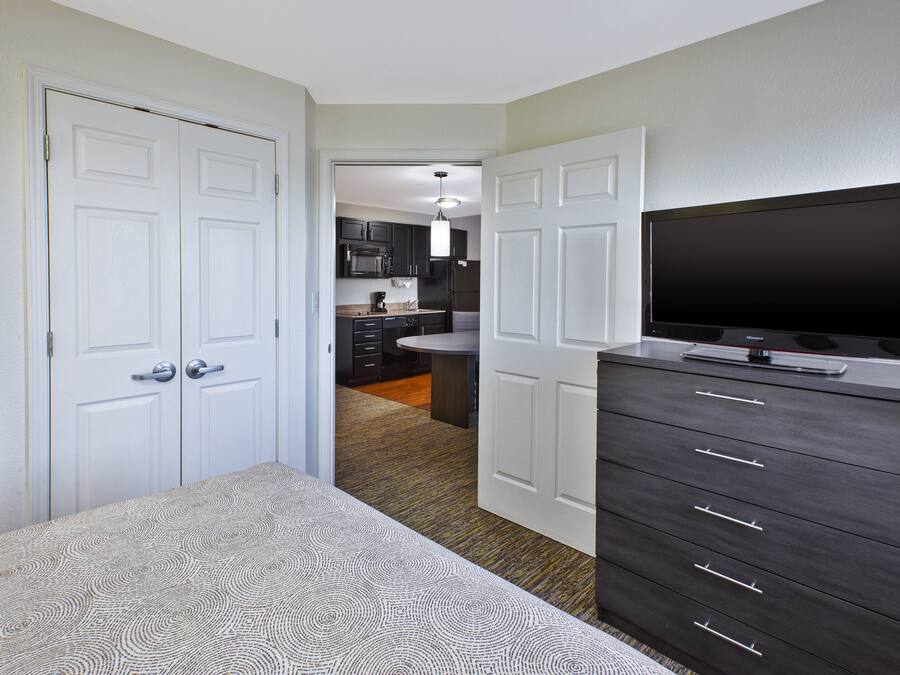 Suite, 1 Bedroom, Non Smoking | Premium bedding, pillowtop beds, in-room safe, individually decorated