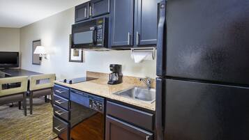 Studio Suite, 2 Queen Beds, Non Smoking | 1 bedroom, premium bedding, pillow-top beds, in-room safe