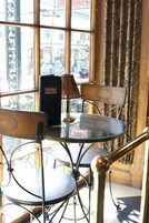 Se sirven almuerzos y cenas, cocina local