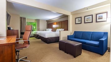 Hochwertige Bettwaren, individuell eingerichtet, Schreibtisch