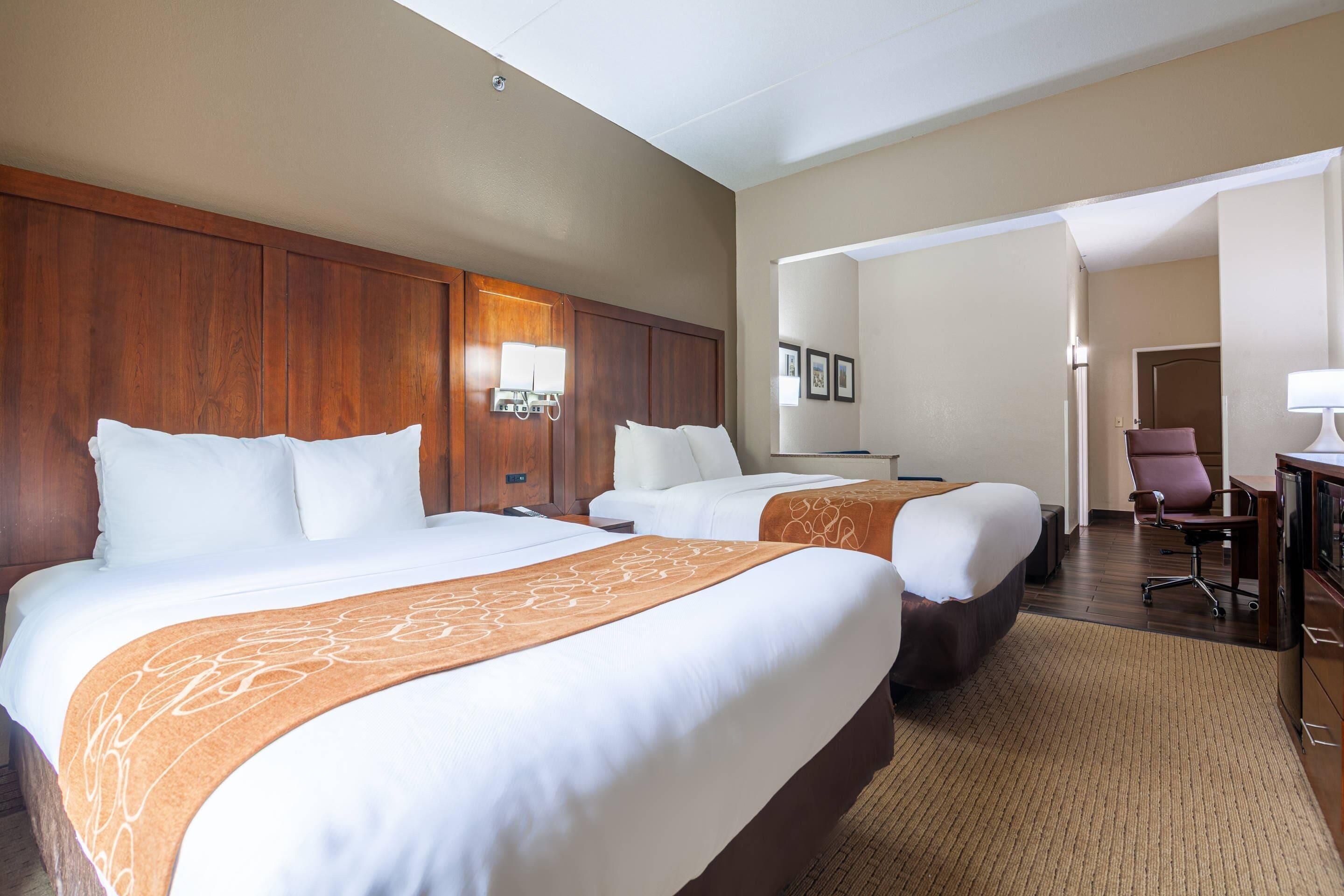 Seprai premium, dilengkapi dengan perabotan berbeda-beda, dan meja kerja