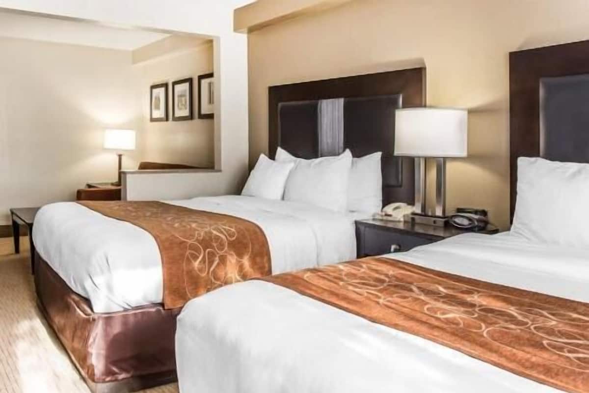 Peralatan tempat tidur premium, meja, ruang kerja komputer riba 