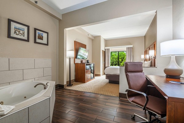 Ylelliset vuodevaatteet, yksilöllisesti kalustettu, työpöytä