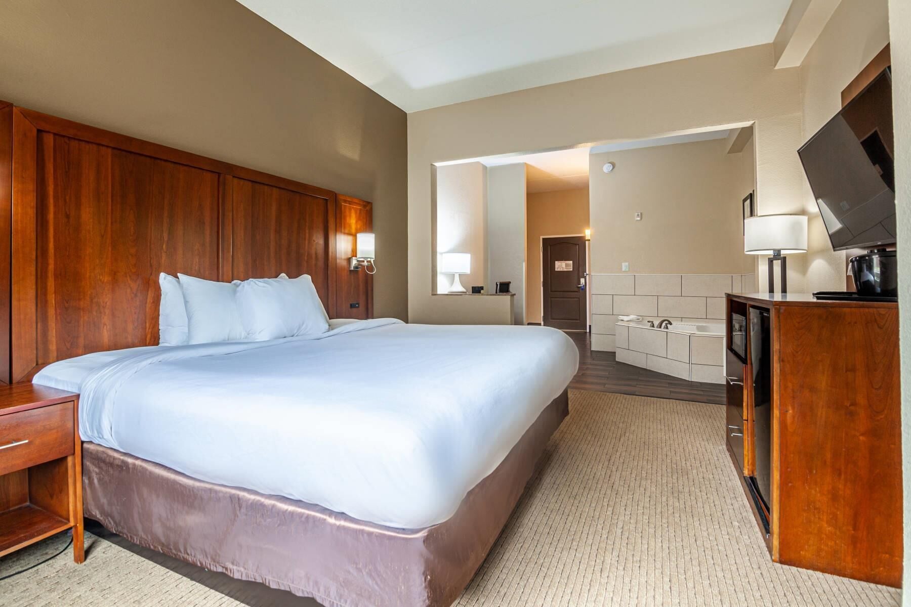 Sängtillbehör av högsta kvalitet, unika möbler och skrivbord