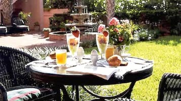 Free daily continental breakfast