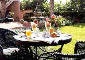 Free daily continental breakfast - The Inn at Cocoa Beach (Cocoa Beach)