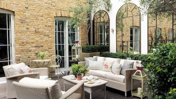 Junior-Suite, Terrasse | Bettwäsche aus ägyptischer Baumwolle, Allergikerbettwaren