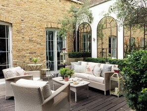 Junior Terrace Suite | Egyptian cotton sheets, hypo-allergenic bedding, down comforters - Haymarket Hotel, Firmdale Hotels (London)