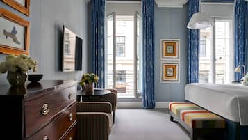 Deluxe Room | Egyptian cotton sheets, hypo-allergenic bedding, down duvets