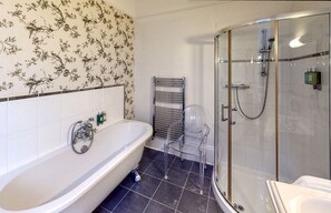 Deluxe Double or Twin Room | Bathroom | Hair dryer, bathrobes, slippers, towels - The Claremont (Hove)