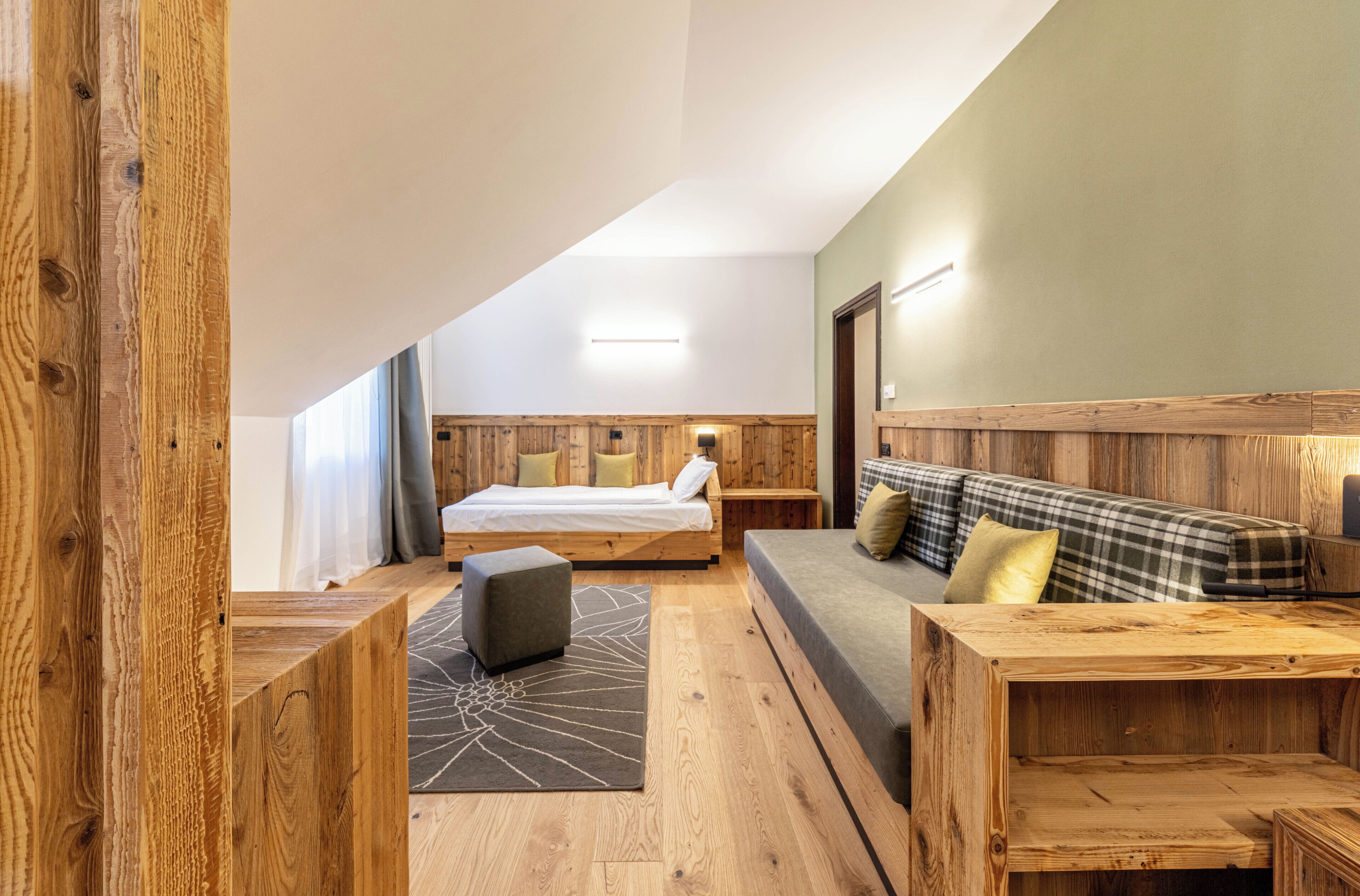 Minibar, in-room safe, desk, cribs/infant beds