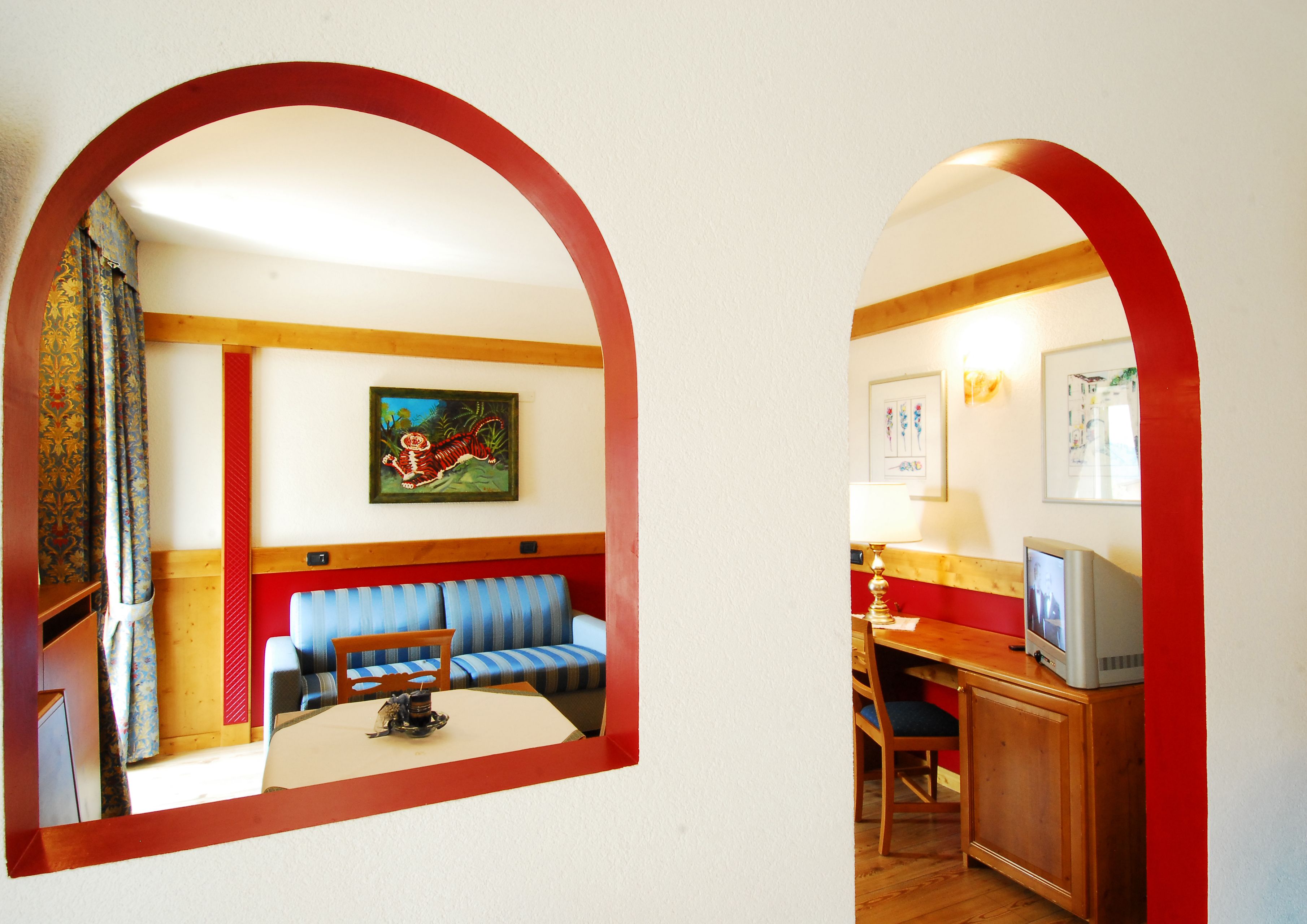 family suite, 2 bedrooms | minibar, in-room safe, desk, cots/infant beds