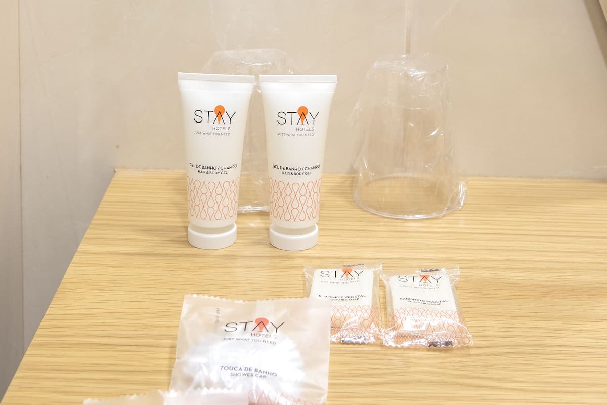 double room | bathroom | free toiletries, hair dryer, towels, shampoo